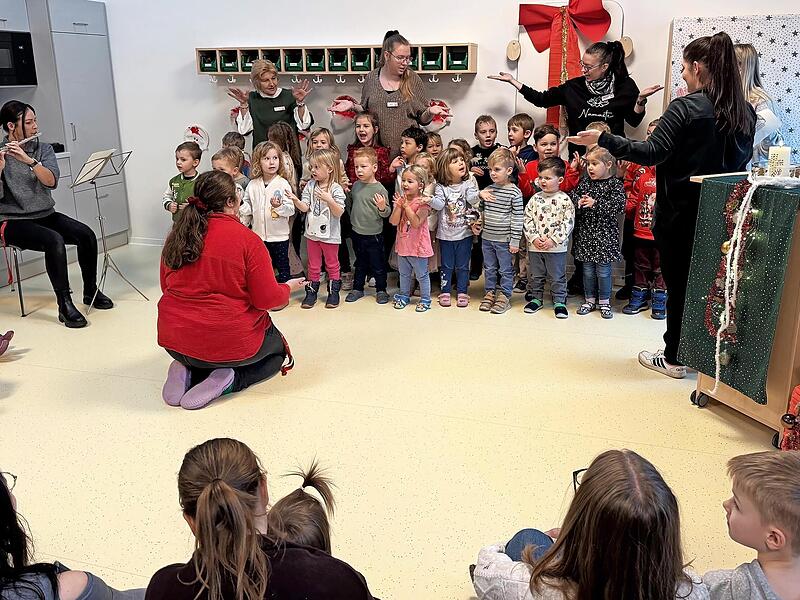 Die Kinder hatten für die Einweihung in Eztelskirchen eigens eine Aufführung einstudiert.