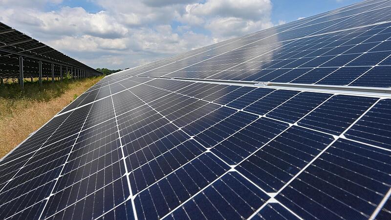 In Pommersfelden soll ein Solarpark wie dieser hier in Brandenburg entstehen. In Pommersfelden soll ein Solarpark wie dieser hier in Brandenburg entstehen.