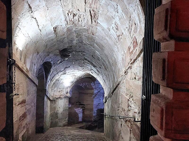 Wandelt zu Ostern die "Wei&szlig;e Frau" in den G&auml;ngen der Festung?
