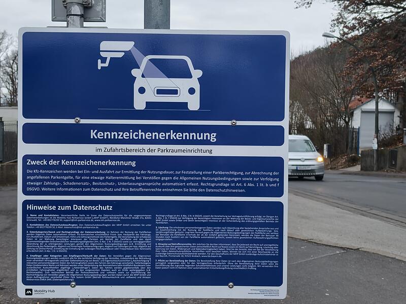 Hinweisschild zur Kennzeichenerkennung