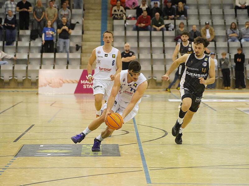 Der blendend aufspielende Leo Cosic (vorne)und Kapit&auml;n Nico Wenzl waren am Sonntag im Achtelfinalspiel 1 gegen Neustadt kaum zu bremsen.