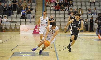 Der blendend aufspielende Leo Cosic (vorne)und Kapitän Nico Wenzl waren am Sonntag im Achtelfinalspiel 1 gegen Neustadt kaum zu bremsen. Der blendend aufspielende Leo Cosic (vorne)und Kapitän Nico Wenzl waren am Sonntag im Achtelfinalspiel 1 gegen Neustadt kaum zu bremsen.
