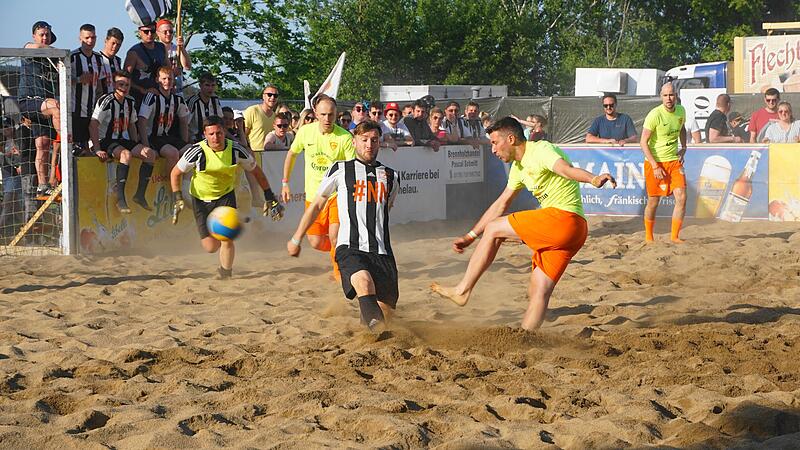 Auch in diesem Jahr k&auml;mpfen wieder 53 Mannschaften um die begehrten Troph&auml;en beim Islinger Beachsoccer-Turnier.