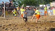 Auch in diesem Jahr kämpfen wieder 53 Mannschaften um die begehrten Trophäen beim Islinger Beachsoccer-Turnier.