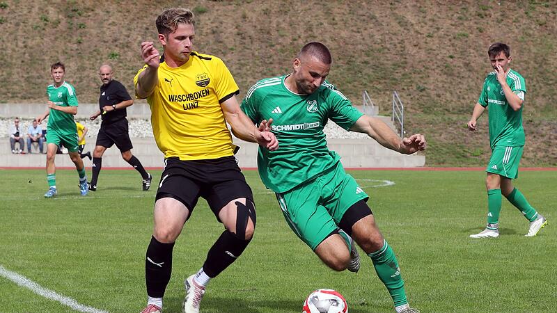 Zweikampf der beiden Spielertrainer Sebastian Kruppa (TSV Breitengüßbach, links) und Kevin Fuhrmann (SC Heiligenstadt).
