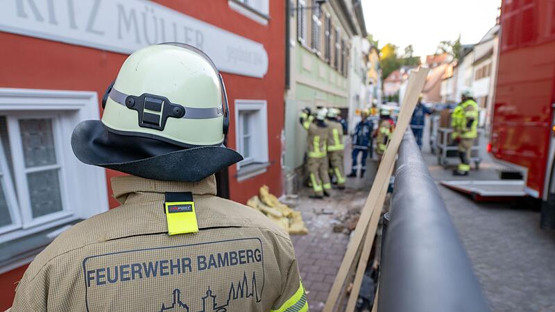 Auto kracht in Hauswand Auto kracht in Hauswand