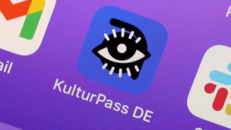 Blick auf die App „KulturPass DE“ auf einem Smartphone. Mit dem Kulturpass erhalten junge Menschen, die 2023 ihren 18. Geburtstag feiern, ein Budget von 200 Euro, das sie für kulturelle Angebote verwenden können. Ab heute steht die App für alle zu...