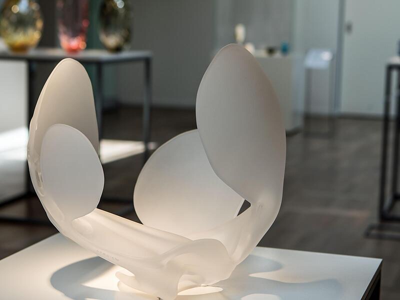 Anna Mlasowsky – Studioglas aus Dänemark zeigt eine neue Sonderausstellung im Museum für Modernes Glas im Park von Schloss Rosenau.