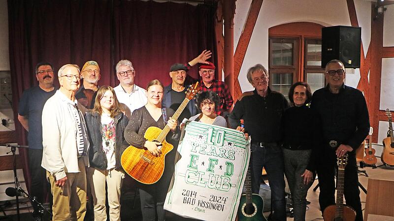 Auch an diesem Abend hatten die K&uuml;nstlerinnen und K&uuml;nstler beim English Folk Club wieder eine enorme Bandbreite im Gep&auml;ck: Von Bluegrass und amerikanischer Bluesmusik bis hin zu fr&auml;nkischer Mundart und humoristischen St&uuml;cken.