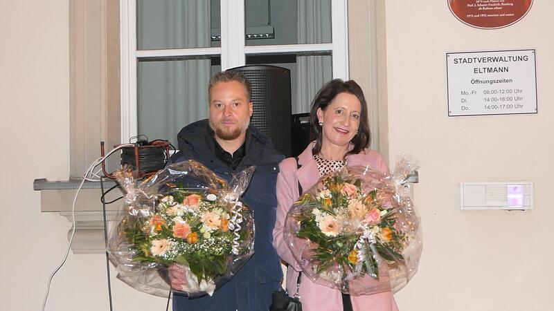 Blumen f&uuml;r beide Kandidaten gab&rsquo;s in Eltmann: Links Wahlsieger Daniel Purkert, rechts Isabella Friedrich.