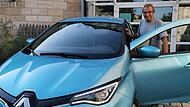 Natürlich fährt er mit sonnengetanktem Strommobil die rund 33 Kilometer nach Hause: Energieberater Günter Lieberth vor dem Umweltbildungszentrum (Ubiz) Oberschleichach. Den restlichen Strom vom eigenen Hausdach speist er ins Netz ein.