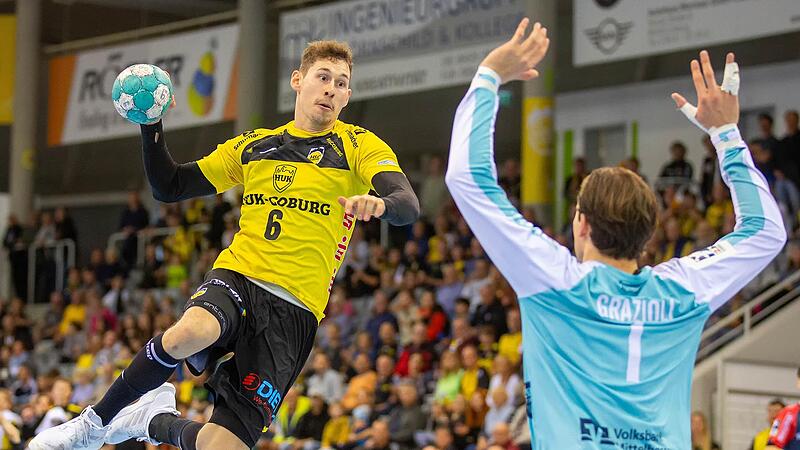 Maximilian Jaeger brachte den Ball gegen den TV Hüttenberg siebenmal im gegnerischen Tor unter und war damit neben Bartlomiej Bis bester Werfer des HSC Coburg. Maximilian Jaeger brachte den Ball gegen den TV Hüttenberg siebenmal im gegnerischen Tor unter und war damit neben Bartlomiej Bis bester Werfer des HSC Coburg.