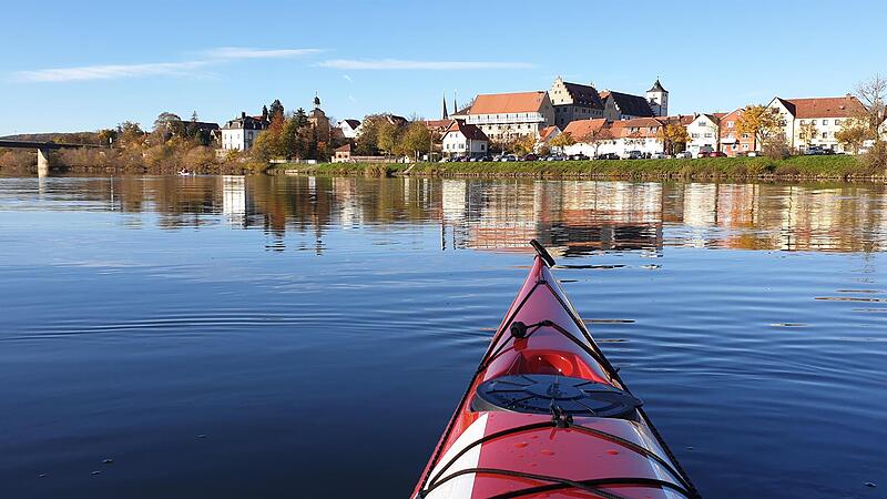 Blick aus dem Kajak auf Haßfurt.