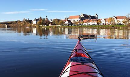 Blick aus dem Kajak auf Haßfurt. Blick aus dem Kajak auf Haßfurt.