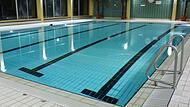 Sch&uuml;lerinnen und Sch&uuml;ler aus zahlreichen Gemeinden des Landkreises kommen zum Schulschwimmen in das Hallenbad.Forchheim & Fr&auml;nkische Schweiz