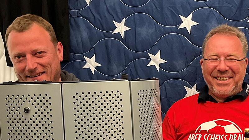 Stefan Beck (links) und Wolfgang Lutz von der TSVgg Hausen gaben im Interview mit dem Rhöner Fußball-Podcast interessante Einblicke rund um den Rimini-Cup. Stefan Beck (links) und Wolfgang Lutz von der TSVgg Hausen gaben im Interview mit dem Rhöner Fußball-Podcast interessante Einblicke rund um den Rimini-Cup.