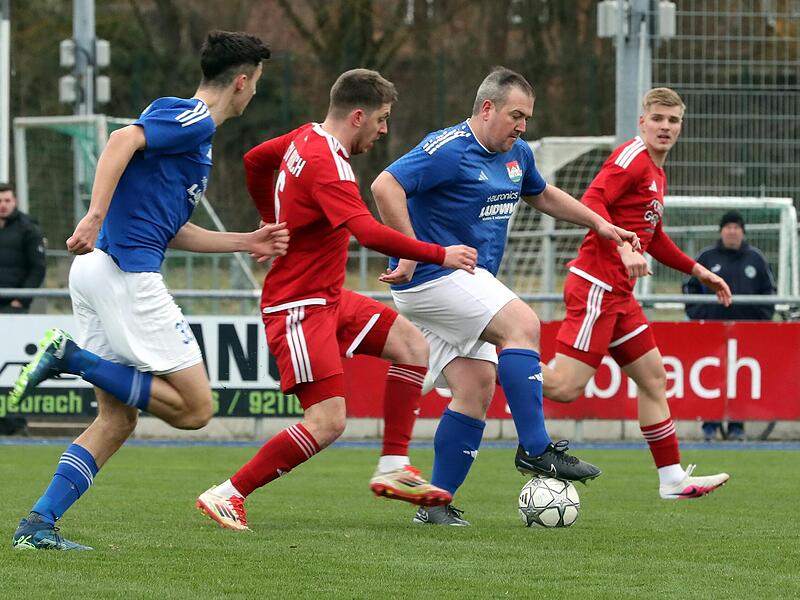 Am Ball: Marcel Kutzelmann, der Sch&uuml;tze des Goldenen Tores.