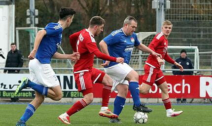 Am Ball: Marcel Kutzelmann, der Sch&uuml;tze des Goldenen Tores.