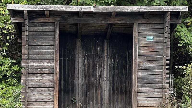 In Friedrichsburg soll an der Bundesstraße 85 (Ortsdurchfahrt) das bestehende marode Buswartehäuschen abgerissen und ein neues erstellt gebaut. Damit wird ein lang gehegter Wunsch der Bevölkerung erfüllt, sagt Bürgermeister Jörg Neubauer. In Friedrichsburg soll an der Bundesstraße 85 (Ortsdurchfahrt) das bestehende marode Buswartehäuschen abgerissen und ein neues erstellt gebaut. Damit wird ein lang gehegter Wunsch der Bevölkerung erfüllt, sagt Bürgermeister Jörg Neubauer.