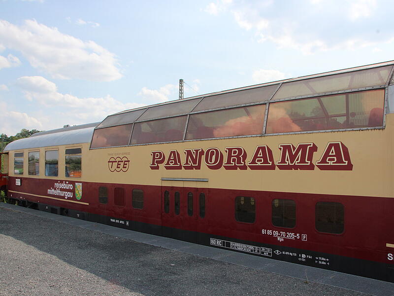 Rund um den ehemaligen Güterbahnhof in CoburgRund um den ehemaligen Güterbahnhof in Coburg Rund um den ehemaligen Güterbahnhof in Coburg - hier: der historische Panorama-Wagen, der für kleinere Veranstaltungen genutzt werden kann