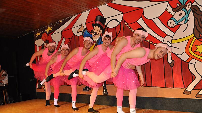 Die Bier-Street-Boys beim Finale des Mottener B&uuml;ttenabends mit (von links): Patrick Krug, Jonathan Mott, Leon Porzelt, Yannick M&uuml;ller, Paul Statt und Joshua Herbert.