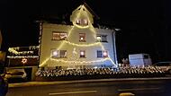 Das Lautertaler Weihnachtshaus in der Meederer Straße Es strahlt wieder, das Lautertaler Weihnachtshaus in der Meederer Straße.