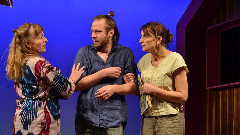 Die ungleichen Schwestern &uuml;berreden Patrick.