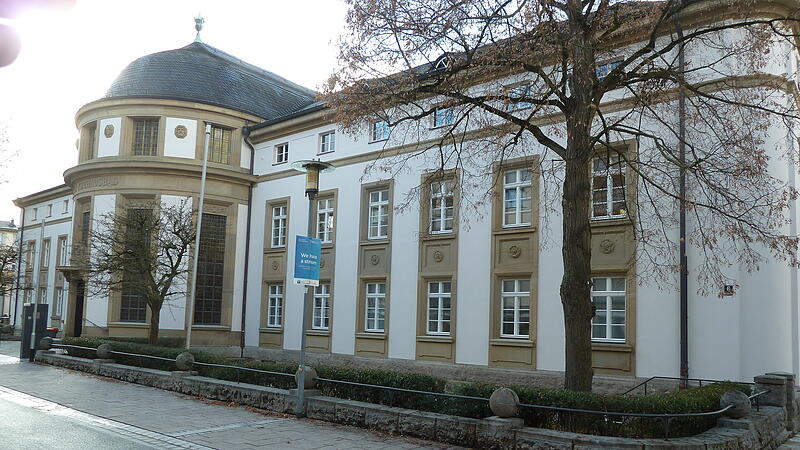 Das fr&uuml;here Kurhausbad, in dem jetzt das Landesamt f&uuml;r Gesundheit und Lebensmittelsicherheit untergebracht ist.