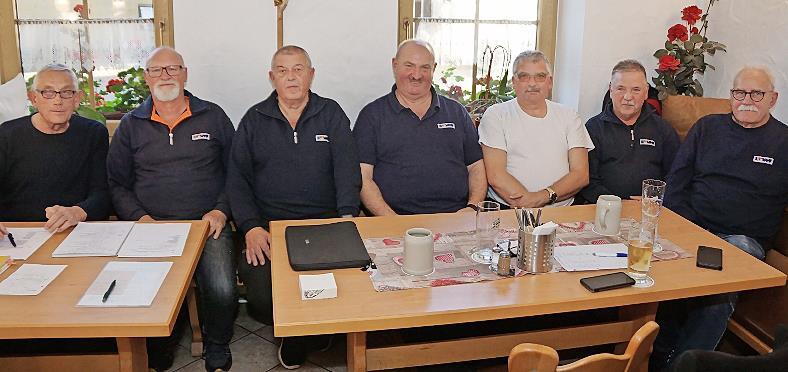 Die neue Vorstandschaft (v.l.): Alfred Seibold (Schriftführer), Ludwig Weigler (Schießwart), Henry Jäger (Erster Vorsitzender), Werner Förtsch (stellvertretender Vorsitzender), Michael Neukam (Kassenwart), Georg Hahn und Helmut Deuber (Kassenrevis...