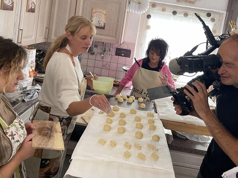 Neben normalen K&uuml;chle backen die Viertels f&uuml;r die Landfrauenk&uuml;che auf K&uuml;chle in Karpfenform.
