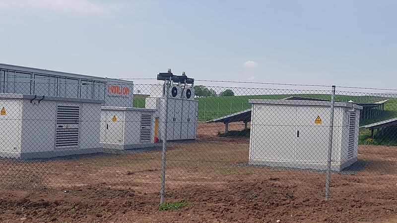 Die Traunsteiner Firma MaxSolar, die auch diese Anlage in Reckertshausen baute, plant in Bundorf auf 45 Hektar Fl&auml;che einen Photovoltaikpark.