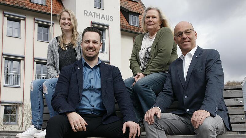 Kleinheinz gegen Kleinhenz: Sandra und Daniel (links) arbeiten in der Wildfleckener Verwaltung gemeinsam mit Monika (Kleinhenz-Bek&eacute;) und Gerd, drei davon sogar auf einer Etage.