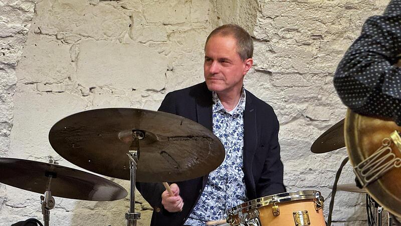 Die Drums &uuml;bernahm Bossards guter Kollege und Freund, der Schlagzeuger und Komponist Elmar Frey.