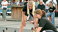 Ein ums andere Mal musste das Maßband entscheiden, welcher Stock näher platziert wurde. Ein ums andere Mal musste das Maßband entscheiden, welcher Stock näher platziert wurde.