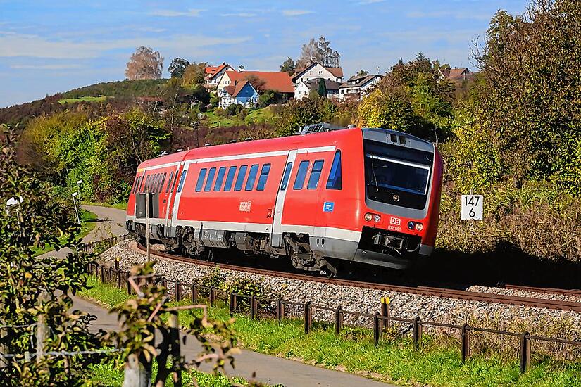 Neigt sich zuk&uuml;nftig nicht mehr in die Kurve: Regional-Express-Verbindung RE 7 soll ab 2028 ohne Neigetechnik-Z&uuml;ge verkehren.