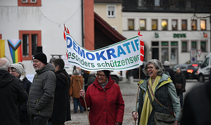 DEMO, Mahnwache f&uuml;r Demokratie, Ha&szlig;furt, MarktplatzZur Mahnwache f&uuml;r die Demokratie kamen am Dienstag, 30. Januar 2024, viele Menschen nach Ha&szlig;furt auf den Marktplatz, Teil 1
