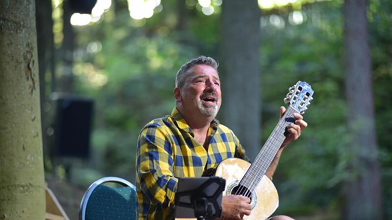 Entertainer Gerry Gerspitzer präsentierte Lieder von Fredl Fesl.