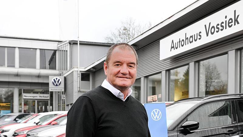 Der neue Inhaber, Motor Nützel aus Bayreuth, übernimmt das Autohaus. Im Porträt Geschäftsführer Stefan Bauer vom Autohaus Vossiek. Der neue Inhaber, Motor Nützel aus Bayreuth, übernimmt das Autohaus. Im Porträt Geschäftsführer Stefan Bauer vom Autohaus Vossiek.