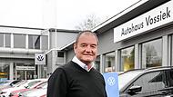 Der neue Inhaber, Motor Nützel aus Bayreuth, übernimmt das Autohaus. Im Porträt Geschäftsführer Stefan Bauer vom Autohaus Vossiek. Der neue Inhaber, Motor Nützel aus Bayreuth, übernimmt das Autohaus. Im Porträt Geschäftsführer Stefan Bauer vom Autohaus Vossiek.