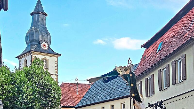 Die Landjugend Rugendorf führte den Festzug durchs Dorf an.Christine Fischer Die Landjugend Rugendorf führte den Festzug durchs Dorf an.Christine Fischer