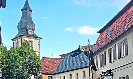 Die Landjugend Rugendorf führte den Festzug durchs Dorf an.Christine Fischer Die Landjugend Rugendorf führte den Festzug durchs Dorf an.Christine Fischer