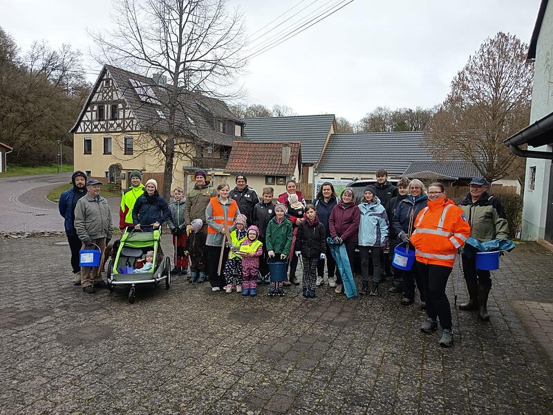 Ramadama Aufräumaktion am 14. März in MünnerstadtRamadama Aufräumaktion am 14. März in Münnerstadt Sammelgruppe Brünn im Gruppenbild.