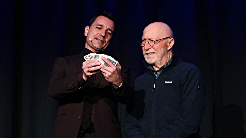Mentalk&uuml;nstler Thorsten Havener verbl&uuml;fft beim Bamberger Literaturfestival
