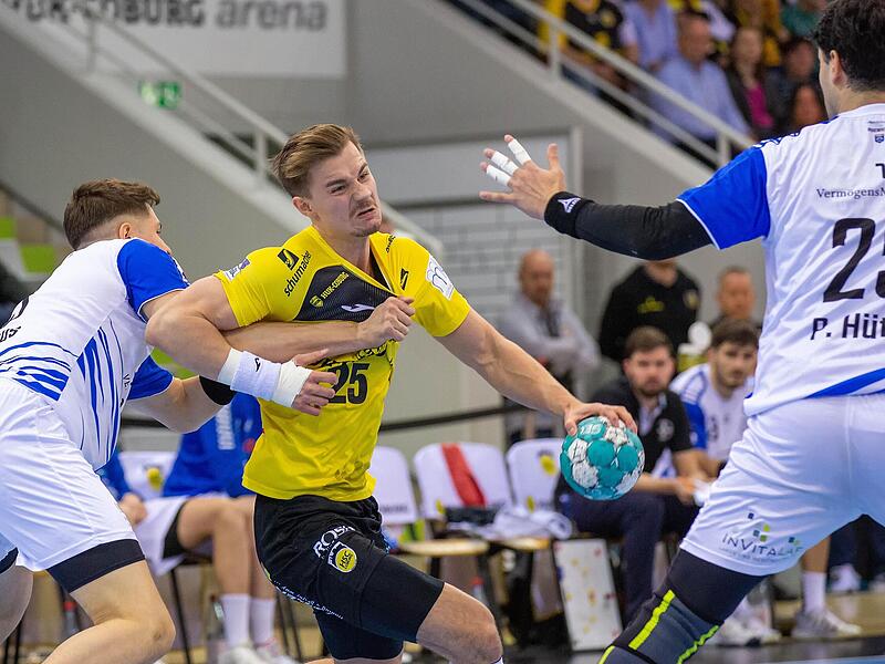 Wie in Dresden war Jakob Knauer (am Ball) einer der besten Coburger. Die Niederlage verhinderte aber auch er nicht. Wie in Dresden war Jakob Knauer (am Ball) einer der besten Coburger. Die Niederlage verhinderte aber auch er nicht.