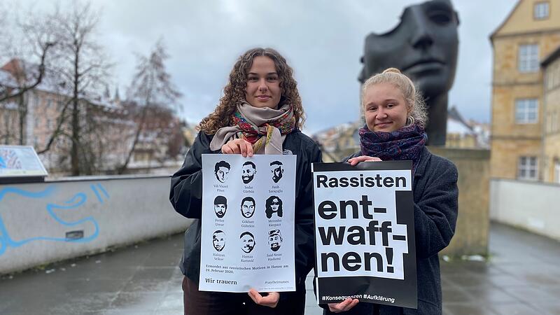 Livia Baum&uuml;ller (r.) und Annelie Frank sind Teil der studentischen Initiative &bdquo;Studis gegen Rechts&ldquo; &ndash; und wollen am 19. Februar 2026 in Bamberg an den Hanau-Anschlag erinnern.