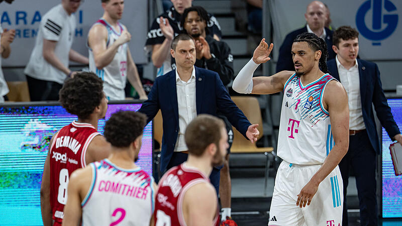 BMA365 Bamberg Baskets - Telekom Baskets Bonn Jonathan Bähre (rechts) beim Bonner Gastspiel Anfang Mai in der Brose-Arena.