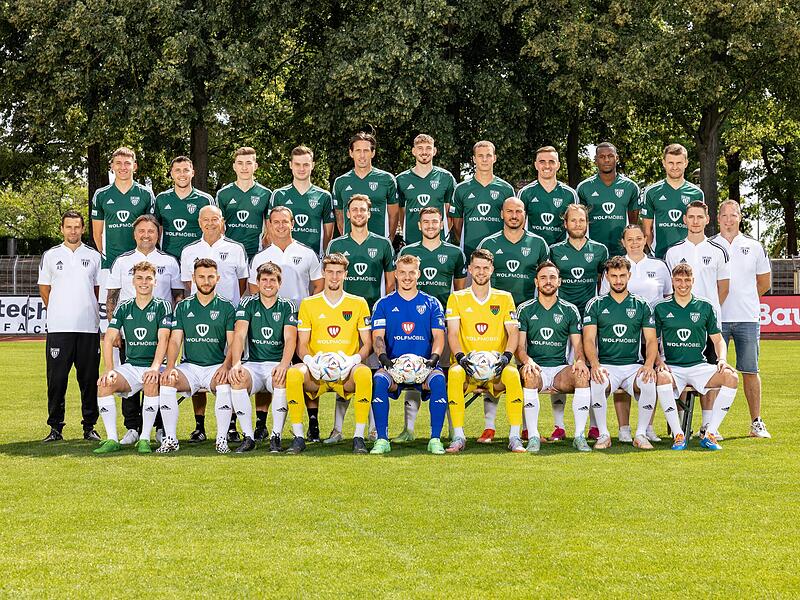 Mit diesem Kader geht der FC 05 Schweinfurt in der Fußball-Regionalliga Bayern in die Saison 2023/24 – hinten von links: Nick Doktorczyk, Nils Piwernetz, Spase Arsov, Fabio Bozesan, Lukas Billick, Luca Trslic, Lorenz Bäuerlein, Yannick Amthor, Bor... Mit diesem Kader geht der FC 05 Schweinfurt in der Fußball-Regionalliga Bayern in die Saison 2023/24 – hinten von links: Nick Doktorczyk, Nils Piwernetz, Spase Arsov, Fabio Bozesan, Lukas Billick, Luca Trslic, Lorenz Bäuerlein, Yannick Amthor, Bor...