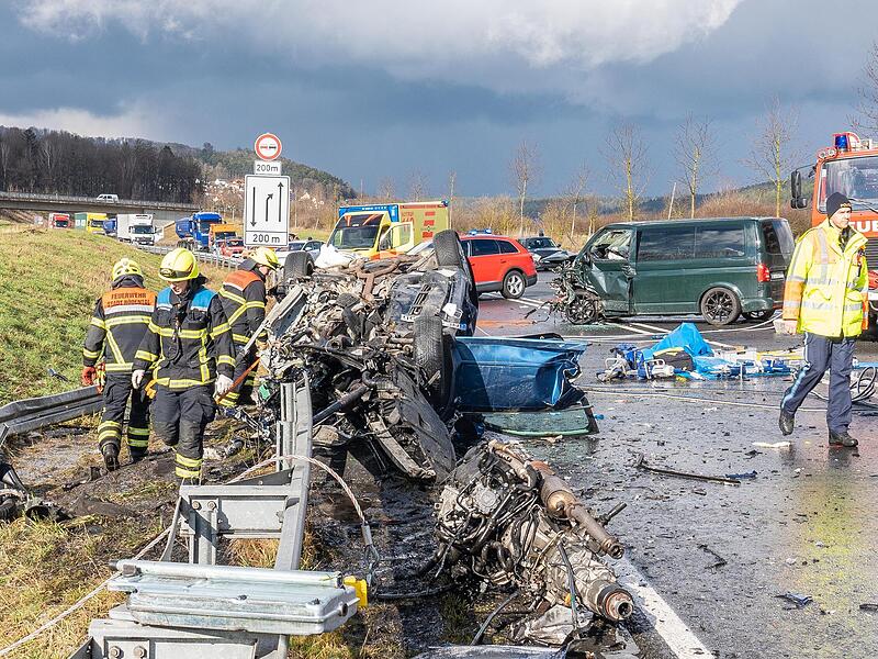Die Feuerwehr Rödental war an der Unfallstelle im Einsatz.