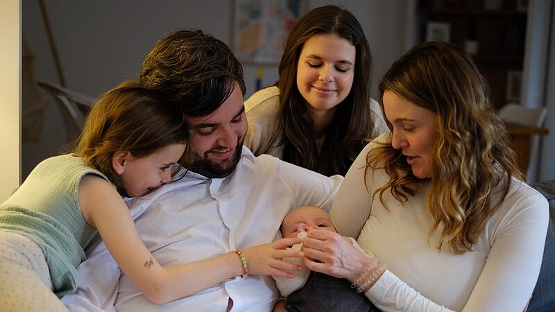 Oliver Bernt mit seiner Frau und den drei Kindern