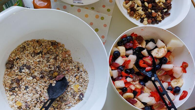 Müsli und Obstsalat Müsli und Obstsalat
